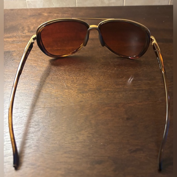 Women’s Oakley
004129 Split Time Stylish Brown and Gold Sunglasses - Picture 5 of 6
